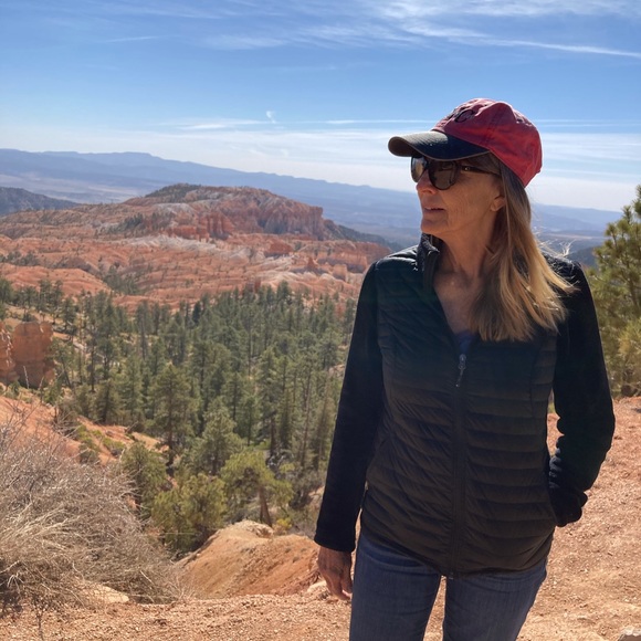 Meet your Posher, Gloria - Picture 3 of 5